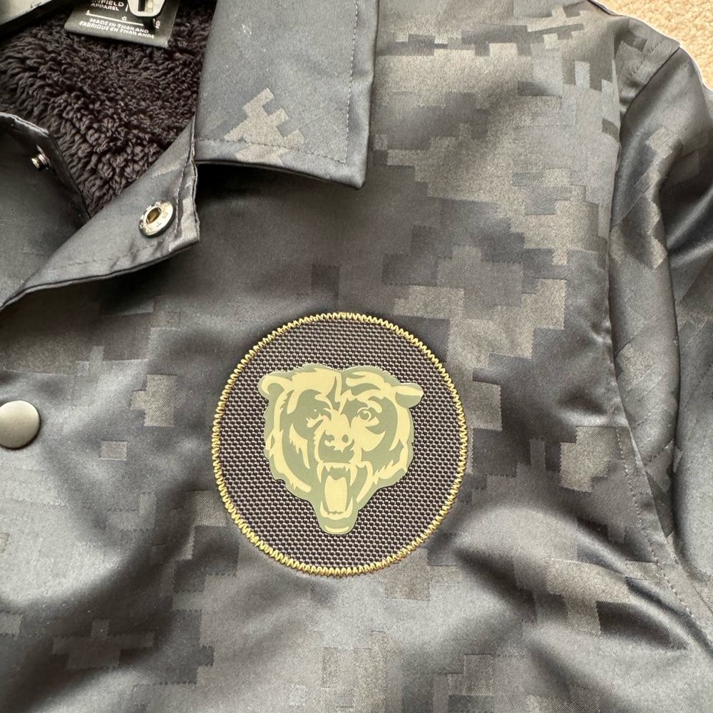 CHICAGO BEARS SALUTE TO SERVICE WOMENS LARGE JACKET. FUR INSIDE LINING NIKE